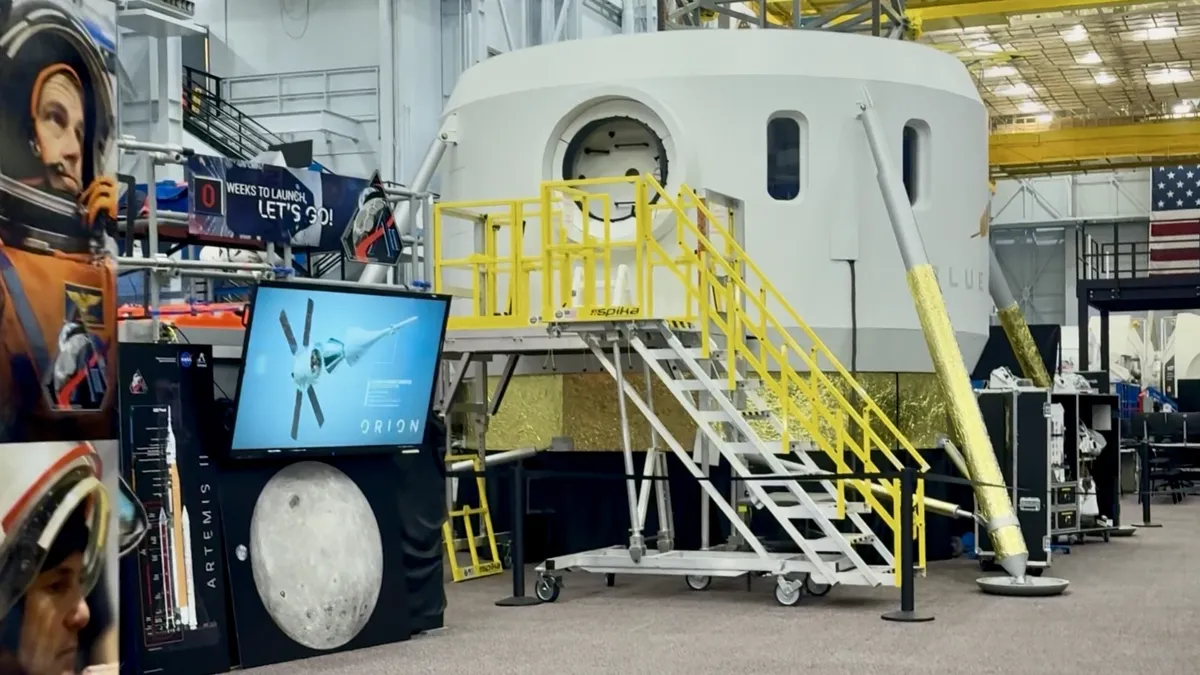 blue-moon-lander-training-mockup